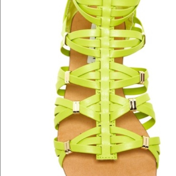 New! Steve Madden Sandals - Picture 3 of 3